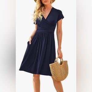 NWOT - LILBETTER Short Sleeve V-Neck Dress with Pockets - color is navy ❤️❤️